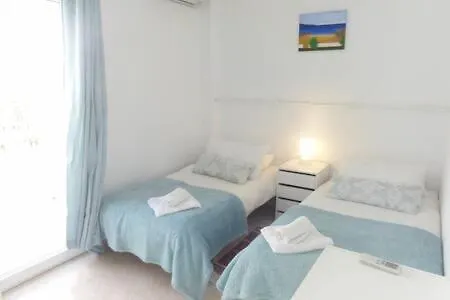 アパート Amplio Con Piscina Cerca De La Playa ネルハ